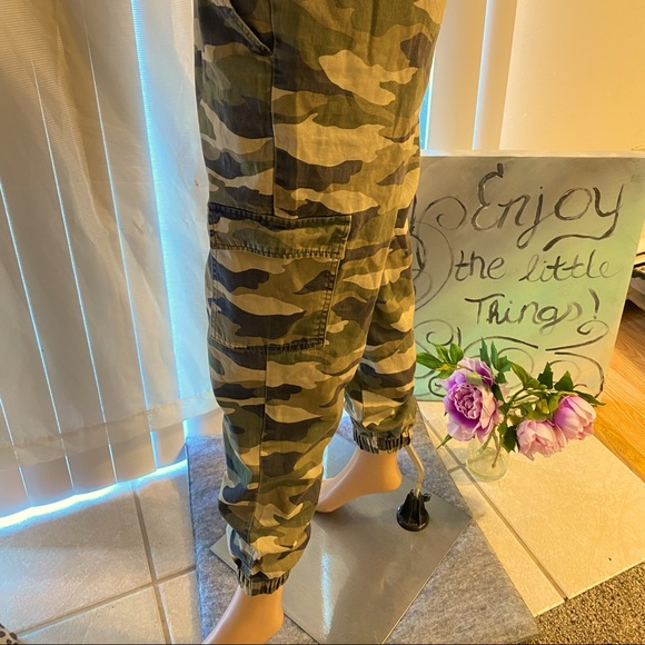 ** Billie Eilish merch** Camouflage Joggers from H&M. - Picture 4 of 11
